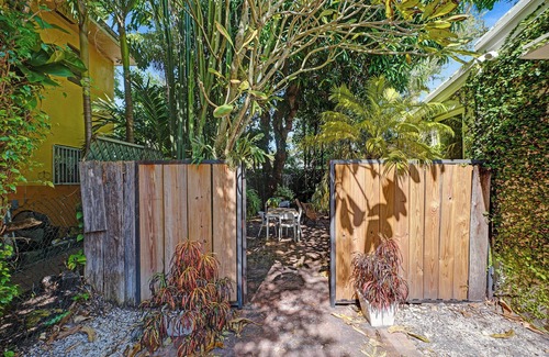 Northeast Miami House | Chic Morningside Garden Suite