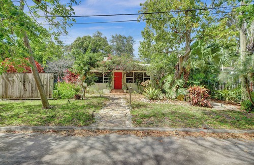 Northeast Miami House | Chic Morningside Garden Suite