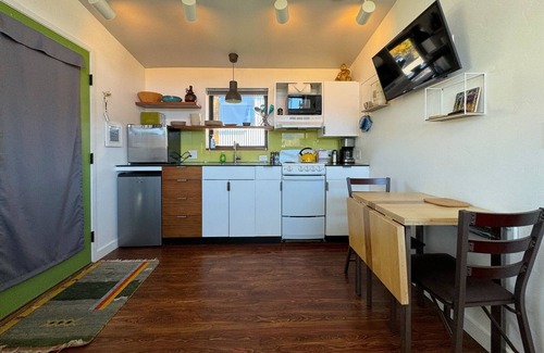 Mountainside Village Apartment | Chic Mountain Tiny Home Retreat in Victor w/AC