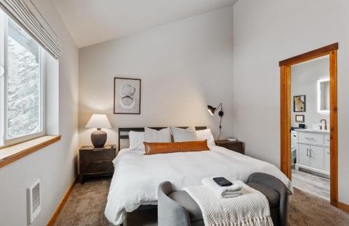 Paradise Estates House | Chic Mt Rainier Escape Hot Tub Firepit