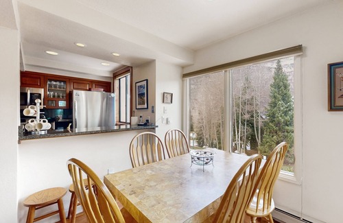 Vail Condo | Chic mtn-view condo near golf & Nordic center with pool, hot tub, game room