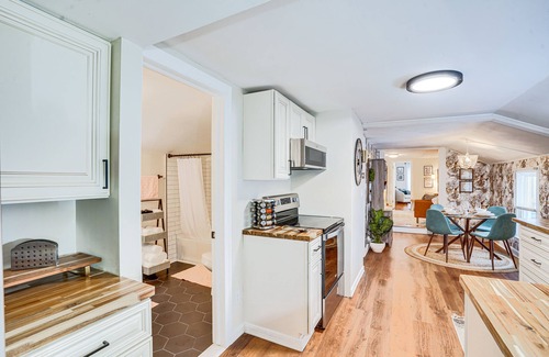 New Hartford Apartment | Chic New Hartford Apartment - Hike, Golf & Ski!