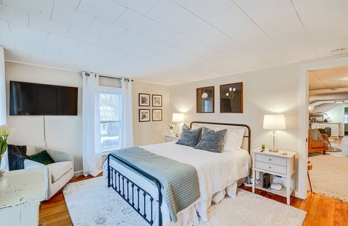 New Hartford Apartment | Chic New Hartford Apartment - Hike, Golf & Ski!