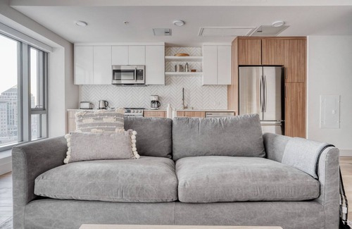 Downtown Oakland Apartment | Chic Oakland 1BR w/Gym, Pool & Coworking, walk to BART, by Blueground