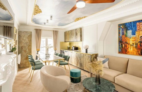 Quartier du Faubourg-Montmartre Apartment | CHIC PARISIAN RETREAT: LUXURY 3-BEDROOM APARTMENT NEAR LOUVRE AND LE MARAIS