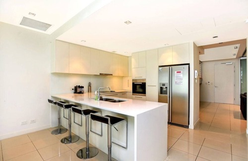 Victor Harbor Apartment | Chic Penthouse Apartment with Sea Views