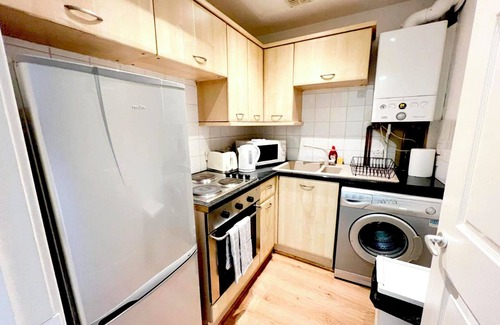 Govan Apartment | Chic Retreat in Ibrox