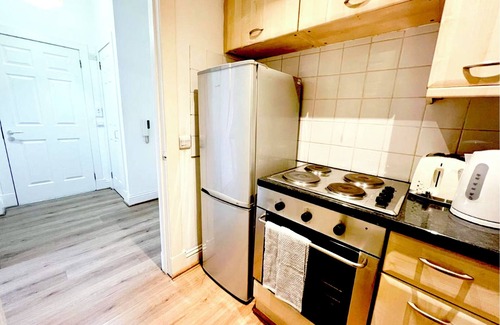 Govan Apartment | Chic Retreat in Ibrox