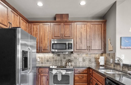 Coeur d'Alene Condo | Chic Riverstone Escape Near Shops & Lake!