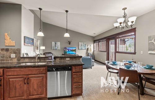 Coeur d'Alene Condo | Chic Riverstone Escape Near Shops & Lake!
