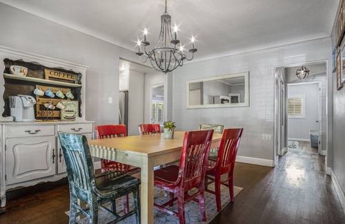 Modesto House | ★Chic Rustic & Modern Bungalow Centrally Located★