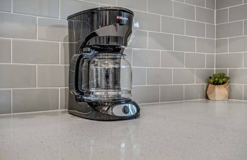 Modesto House | ★Chic Rustic & Modern Bungalow Centrally Located★