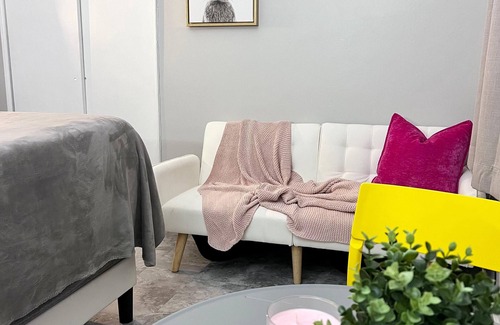 Sutton Place Apartment | Chic studio in vibrant New York