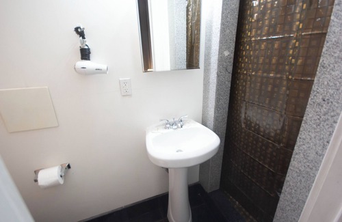 Midtown Apartment | Chic STUDIO with WiFi near Empire State Building