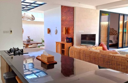 Dyanapura Villa | Chic tropical villa in the heart of Seminyak
