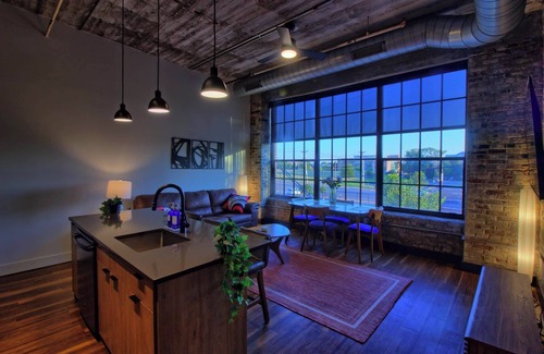 Midtown Hotel | Chic Ultramodern Loft Suite w/Designer Features