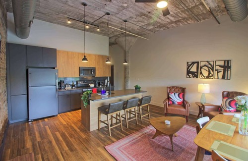 Midtown Hotel | Chic Ultramodern Loft Suite w/Designer Features