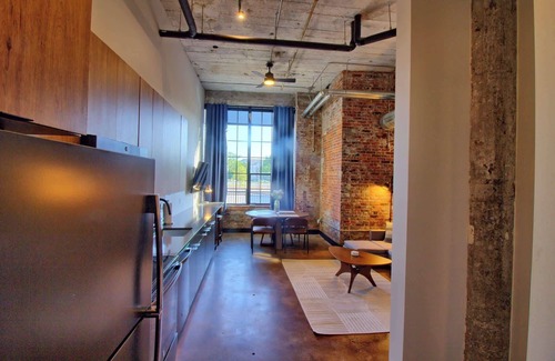 Midtown Hotel | Chic Ultramodern Studio Loft w/Designer Features