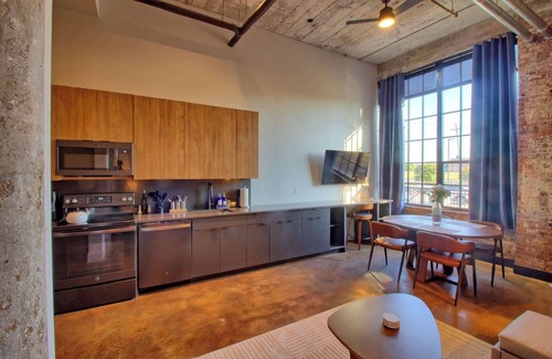 Midtown Hotel | Chic Ultramodern Studio Loft w/Designer Features