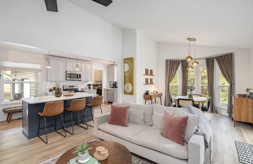 Charlotte House | Chic Urban Haven - Modern & SO CUTE