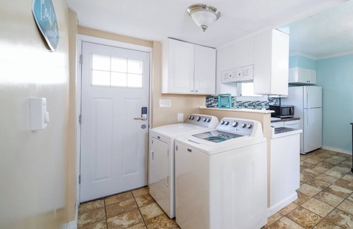 St. Leonard's Tract House | Chic Ventnor Apartment: Close to AC, Walk to Beach