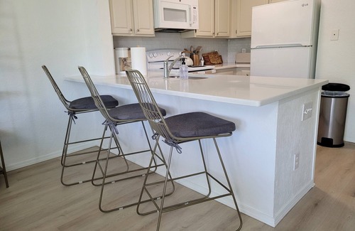 Quail Creek Condo | Chic, well-appointed 1-bedroom poolside condo with loft