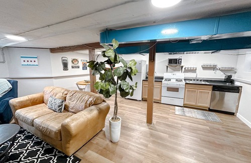 Lakeview Apartment | Chicago Bear Den