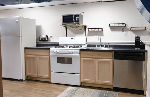 Lakeview Apartment | Chicago Bear Den