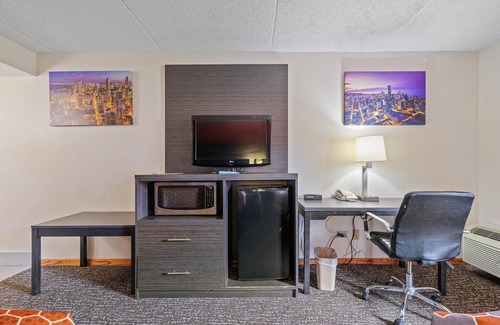 Westmont Hotel | Chicago Club Inn & Suites