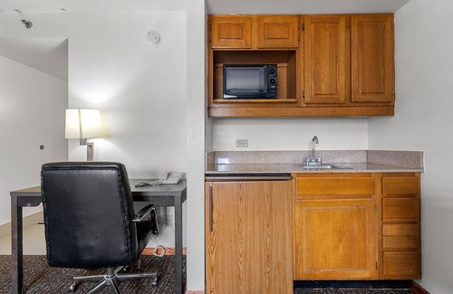 Westmont Hotel | Chicago Club Inn & Suites