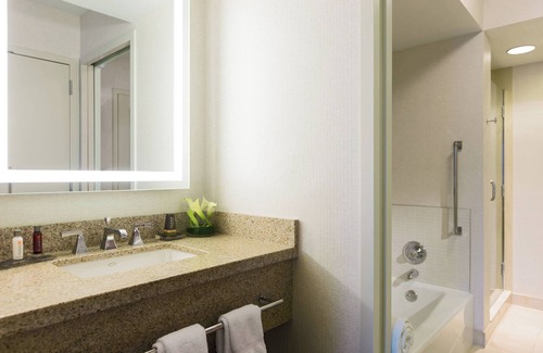 Rosemont Hotel | Chicago Marriott Suites O'Hare