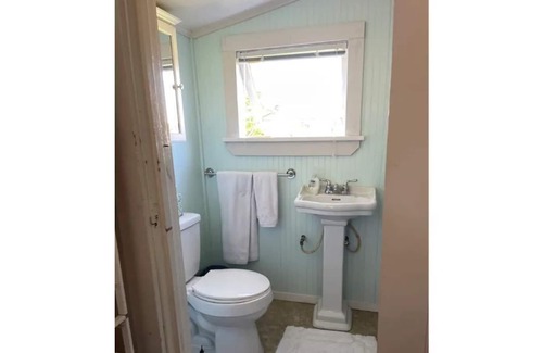 Rockaway Beach Cottage | Chickadee Camp- Original RR cabin, light & bright