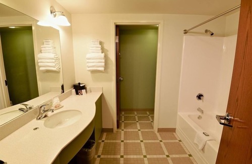 Henlawson Hotel | Chief Logan Lodge