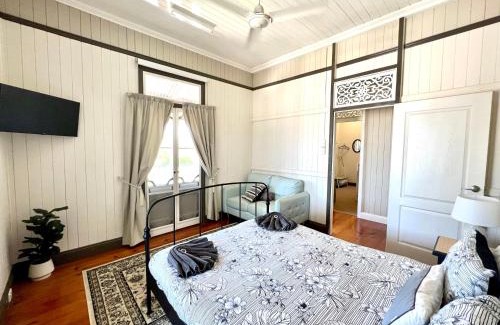 Childers House | Childers Charmer with Aircon, WIFI & modern luxuries