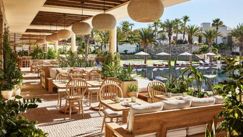Cabo San Lucas Hotel | Chileno Bay Resort & Residences, Auberge Collection