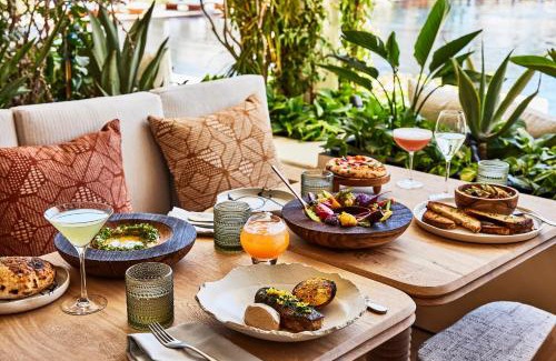 Cabo San Lucas Hotel | Chileno Bay Resort & Residences, Auberge Collection