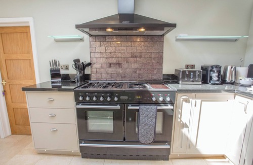 Marlow House | Chiltern Hills Views - 5 Bed Detached House