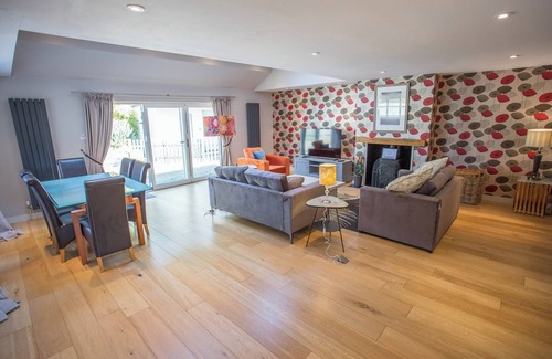 Marlow House | Chiltern Hills Views - 5 Bed Detached House