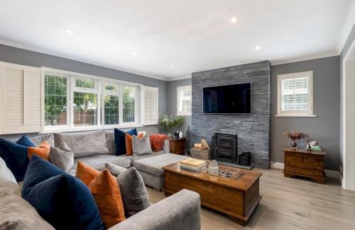 Princes Risborough House | Chilterns Countryside Hideaway with Hot Tub Pass the Keys