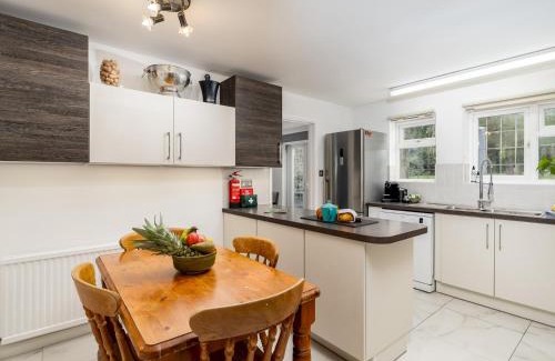 Princes Risborough House | Chilterns Countryside Hideaway with Hot Tub Pass the Keys