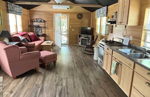 Valois Cabin | "Christine's Cabin" Great place to stay for wine trail events