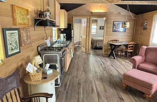 Valois Cabin | "Christine's Cabin" Great place to stay for wine trail events