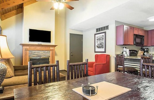 Wisconsin Dells Resort | Christmas Mountain Village Resort fully stocked w/13 ski hills, 27 hole golf, tennis courts & more