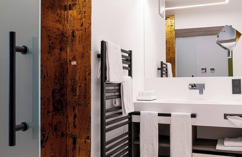 Lend Hotel | CHRIZZ Rooms