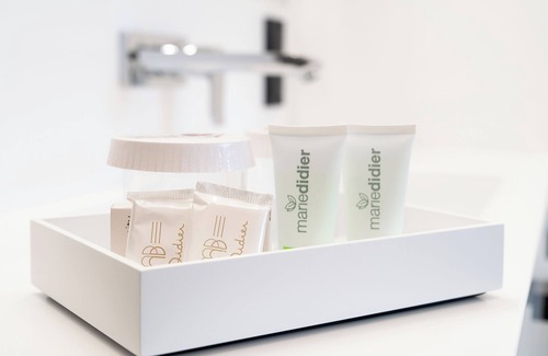 Lend Hotel | CHRIZZ Rooms