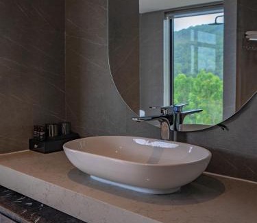 Bai Chay Apartment | Chuỗi Villa Đẳng cấp 19 ngủ - Bể bơi riêng - sân vườn - Trung tâm Bãi Cháy