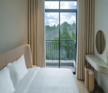 Bai Chay Apartment | Chuỗi Villa Đẳng cấp 19 ngủ - Bể bơi riêng - sân vườn - Trung tâm Bãi Cháy