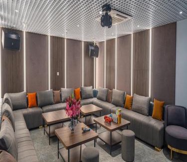 Bai Chay Apartment | Chuỗi Villa Đẳng cấp 19 ngủ - Bể bơi riêng - sân vườn - Trung tâm Bãi Cháy