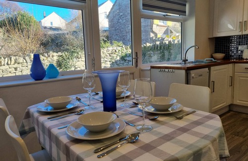 Swanage House | Church View 2 bed cosy Cottage in Swanage with family and pet friendly garden.