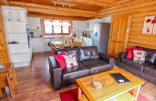 Castle Bytham Cottage | CHURCH VIEW, pet friendly, with pool in Greetham, Rutland